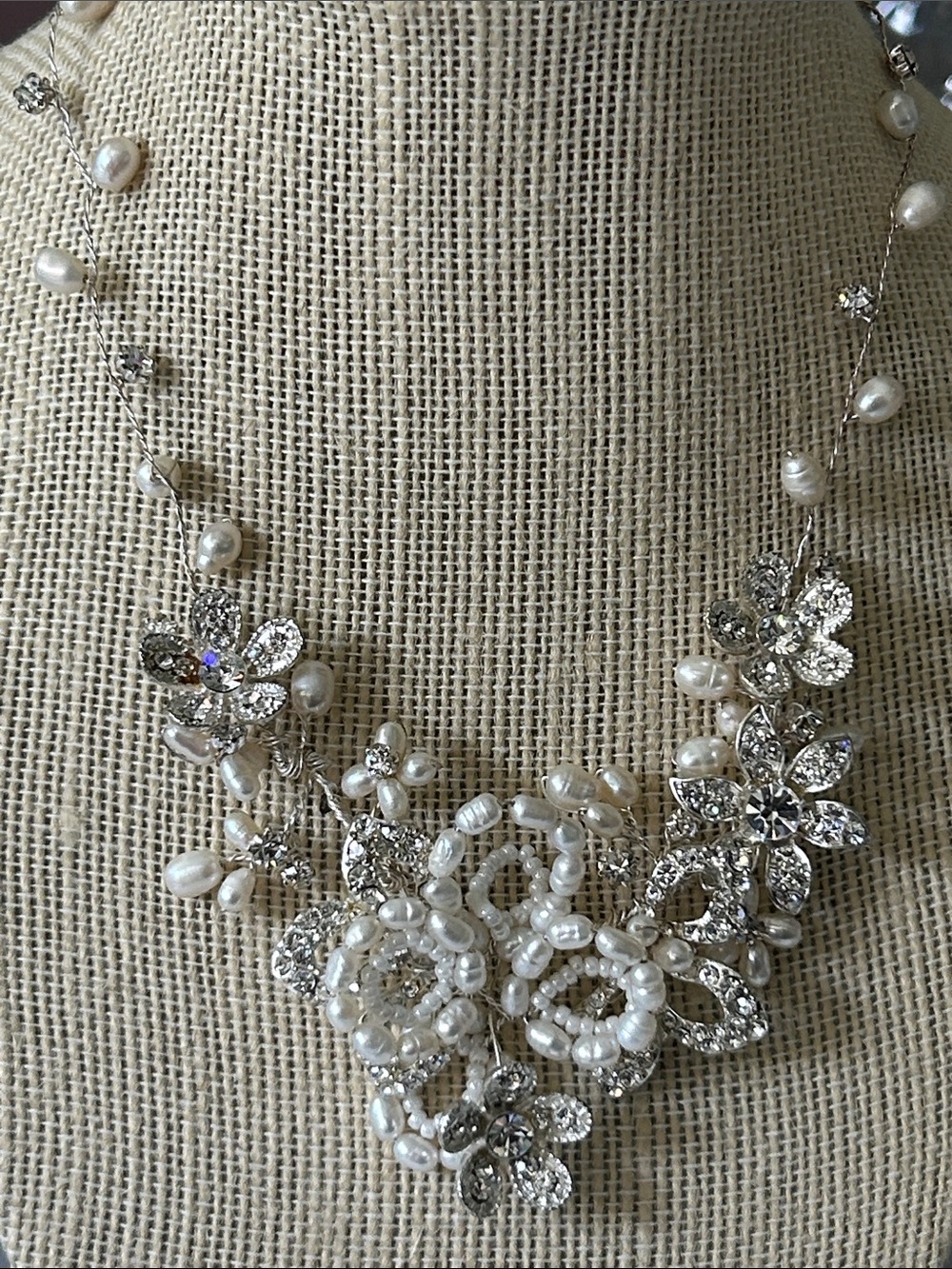 Elegant Pearl & Crystal Floral Necklace - White/Silver